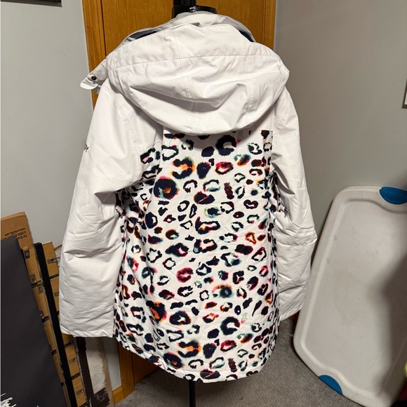 Roxy White and Multicolor Leopard Print Ski Jacket - Picture 3 of 13